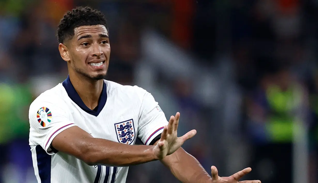 Gelandang Inggris, Jude Bellingham bereaksi selama laga semifinal Euro 2024 melawan Belanda di BVB Stadion di Dortmund pada 10 Juli 2024. Sepanjang perhelatan Euro 2024, Jude Bellingham sudah mengoleksi dua gol. (KENZO TRIBOUILLARD/AFP)