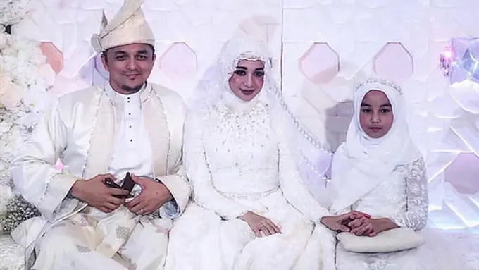 [Bintang] Laudya Cynthia Bella - Engku Emran