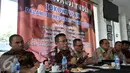 Anggota DPR RI fraksi PDI Masinton Pasaribu menyampaikan pandangannya dalam diskusi Publik Jokowi vs JK di kawasan Saharjo, Jakarta, Jumat (8/1/2016). Diskusi ini membahas Isu Resuffle Kabinet Jilid II. (Liputan6.com/JohanTallo)