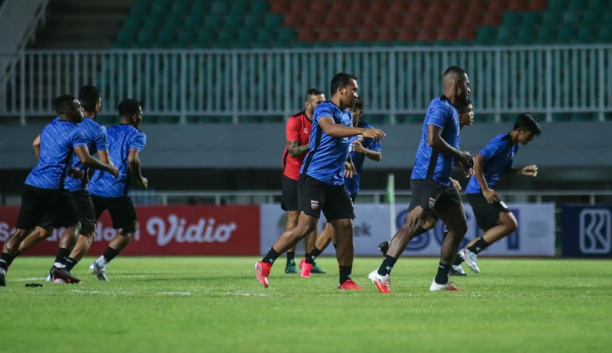 Permainan apik Borneo FC tak lepas dari dua pemain asingnya yaitu, Jonathan Bustos dan Fransisco Torres. Mereka berdua mampu membuat lini belakang lawan kelimpungan. (Foto: Bola.com/Nandang Permana)