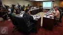 Rapat dengar pendapat Dirut Bulog Djarot Kusumayakti dengan TIM 10 DPD RI di Kompleks Parlemen, Jakarta, Selasa (4/10). Rapat meminta penjelasan Perum Bulog terkait kasus suap kuota impor gula yang diduga melibatkan Irman Gusman (Liputan6.com/Johan Tallo)