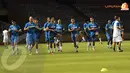 Hampir seluruh pemain yang dipanggil oleh pelatih Jacksen F Chaniago sudah terlihat hadir dalam sesi latihan perdana di Stadion GBK pada Kamis 11 Juli 2013. (Liputan6.com/Helmi Fithriansyah)