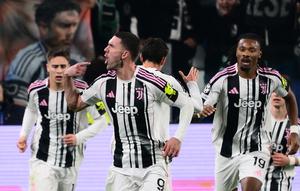 Penyerang Juventus, Dusan Vlahovic merayakan gol pertama timnya dalam pertandingan pekan ke-4 Liga Champions UEFA antara Juventus dan Sporting CP di Stadion Allianz, Turin, pada 4 November 2025. (Marco BERTORELLO / AFP)