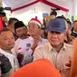 Menteri Pertahanan Prabowo Subianto mendapat sambutan meriah dari warga Kuningan, Jawa Barat pada Rabu (20/12/2023). (Foto: Ady Anugrahadi/Liputan6.com).0