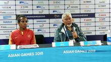 Pelatih Timnas putri Indonesia, Satya Bagja, seusai pertandingan kontra Chinese Taipei, Minggu (19/8/2018). (Bola.com/Riskha Prasetya)
