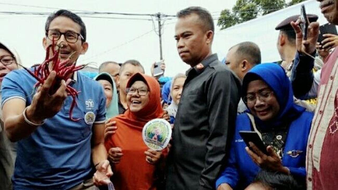 Sandiaga Salahuddin Uno ketika berkunjung ke salah satu pasar di Pekanbaru.