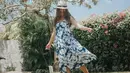 Aktris cantik kelahiran 3 Agustus 1992 ini sangat suka liburan santai di tempat yang instagramble. Staycation menjadi salah satu altenatif Jessica Mila ketika berlibur. Apalagi jika Jessica Mila memakai baju tanpa lengan yang memperlihatkan sisi feminin saat liburan. (Liputan6.com/IG/@jscmila)