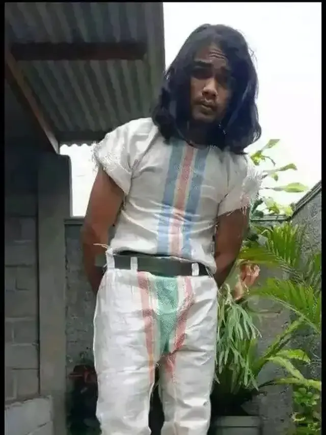 6 Outfit Nyeleneh Manfaatkan Benda Sekitar Ini Kocak, Salah Satunya dari Selimut
