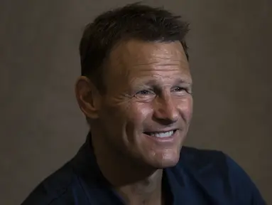 Teddy Sheringham menjawab pertanyaan saat interview di Hotel Ayana MidPlaza, Jakarta, Jumat (4/5/2018). Mantan pemain Timnas Inggris ini pada kariernya pernah membela Tottenham dan Manchester United. (Bola.com/Vitalis Yogi Trisna)