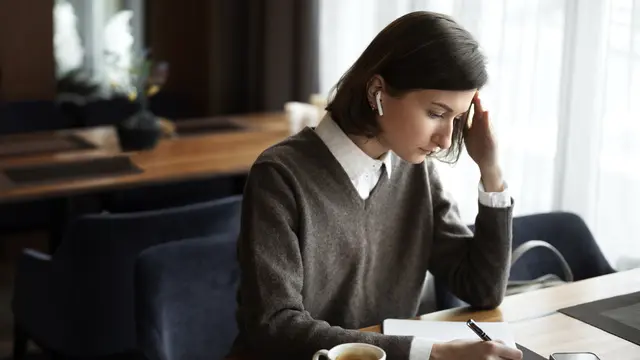 wanita oktober ternyata overthinking