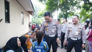 500 Warga Cikeas Terima Paket Sembako dari Polri