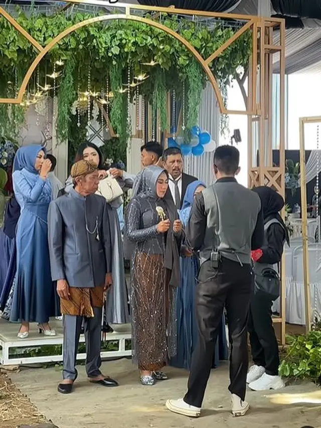 8 Potret Kiwil Dampingi Anak Sambung di Rangkaian Pernikahan, Ikut Rasakan Haru