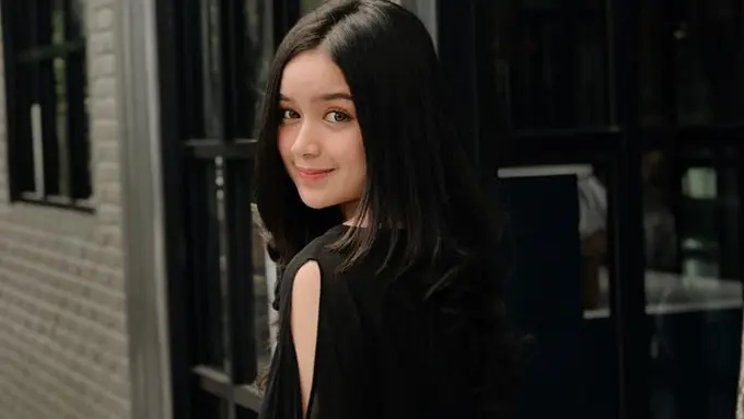 Single Pertamanya Jadi Trending di Youtube, Ini Pesona Penyanyi Cantik Chintya Gabriella