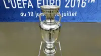 Trofi Piala Eropa 2016. (AFP/Georges Gobet)