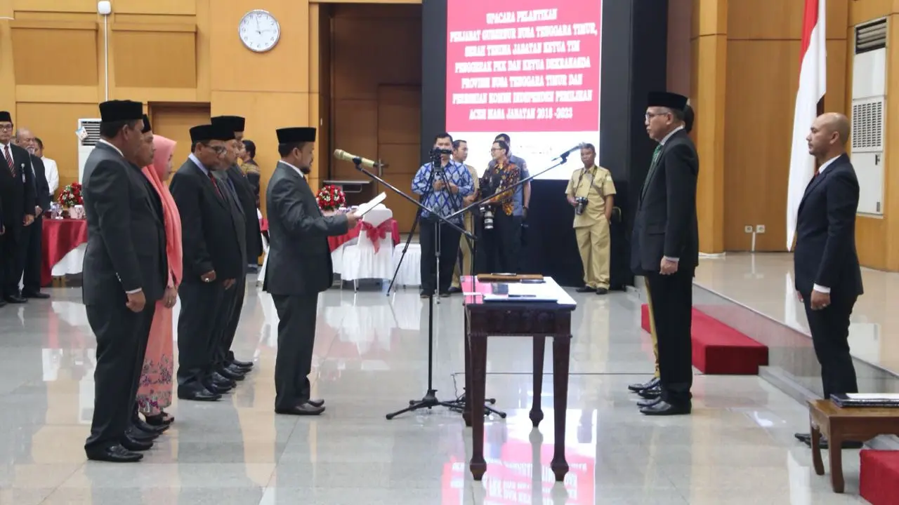 Plt Gubernur Lantik 7 Anggota KIP Aceh