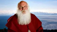 Ternyata Santa Claus memang ada di dunia nyata dan ia mengajukan diri menjadi calon anggota Dewan Kota North Pole.