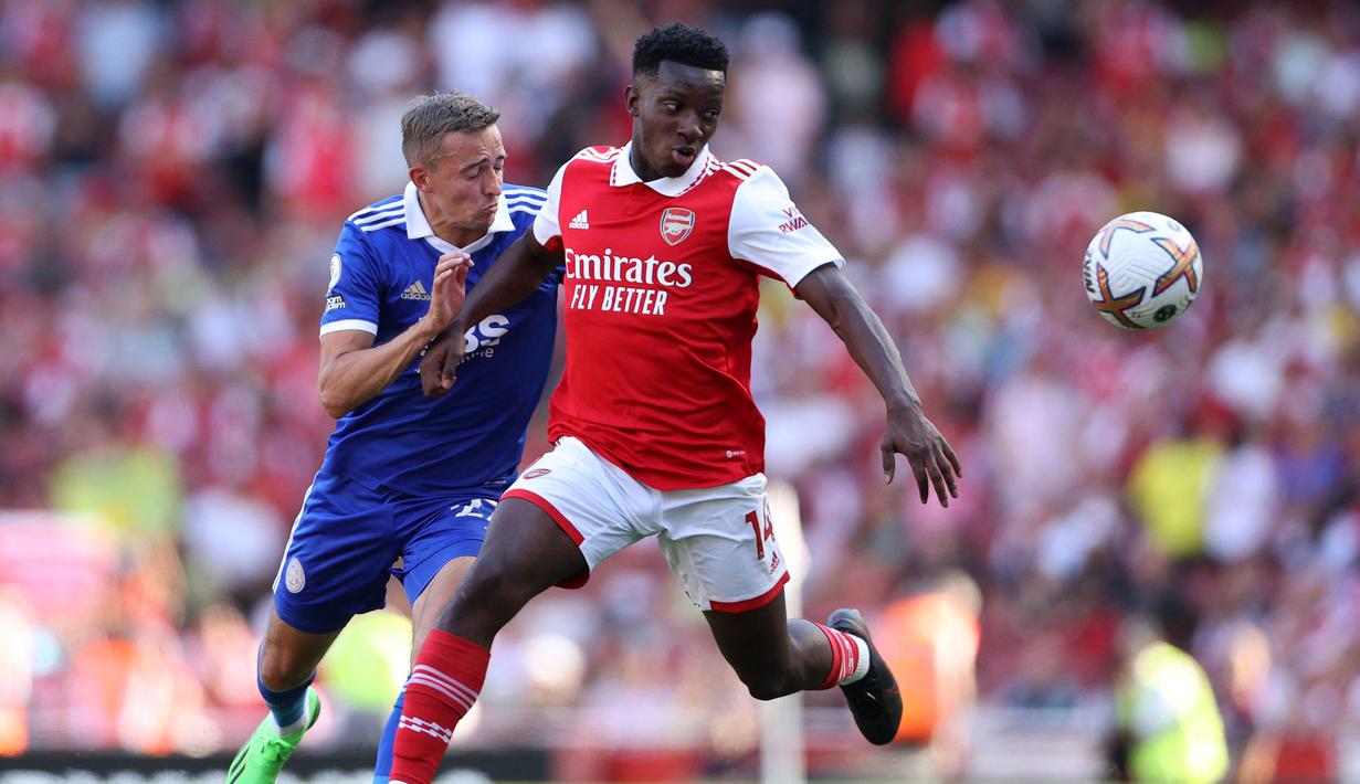 Eddie Nketiah memang sering tak menjadi pilihan di starting XI Arsenal sejak awal pertandingan. Namun, ia tak boleh dipandang sebelah mata. Nketiah sering berperan penting saat The Gunners dalam situasi sulit. Sejauh ini, pemain berkebangsaan Inggris tersebut telah bermain sebanyak sepuluh kali di liga. (AFP/Adrian Dennis)