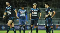 Taktik bola mati menjadi kunci kemenangan Arema FC saat mengalahkan Persela Lamongan di Stadion Kanjuruhan, Kabupaten Malang, Sabtu (16/9/2017). (Bola.com/Iwan Setiawan)