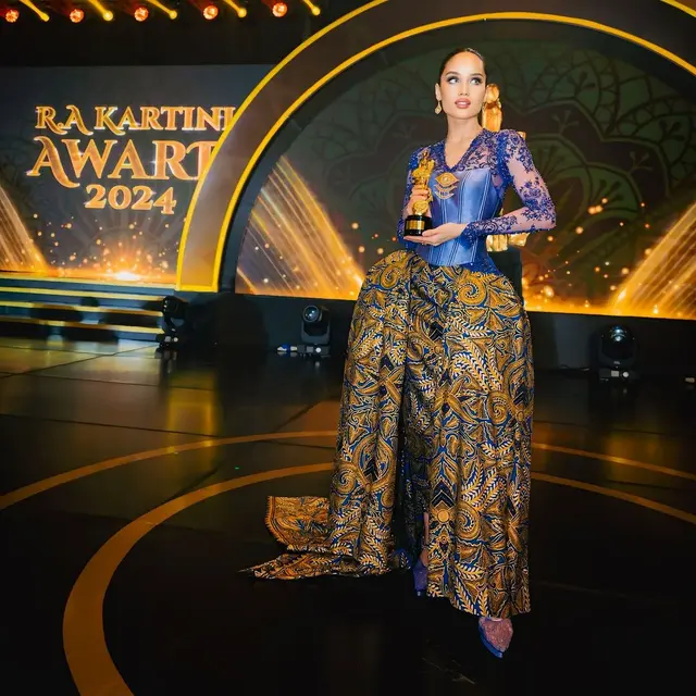 Cinta Laura di RA Kartini Award 2024 (Instagram/claurakiehl)