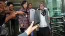 Sekretaris Jenderal DPR, Winantuningtyastiti Swasanani usai menjalani pemeriksaan  KPK, Jakarta, Selasa (27/10/2015). Winantuningtyastiti diperiksa sebagai saksi dugaan suap mantan Sekjen Partai Nasdem, Patrice Rio Capella. (Liputan6.com/Helmi Afandi) 