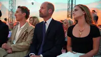 Gaya Emma Watson Saat Bersebelahan dengan Pangeran William, Liontin Hati Jadi Statement