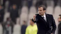 Allegri berikan arahan saat Juventus menghadapi Lazio, Minggu (19/4/2015)  (Sumber foto: Juventus.com)