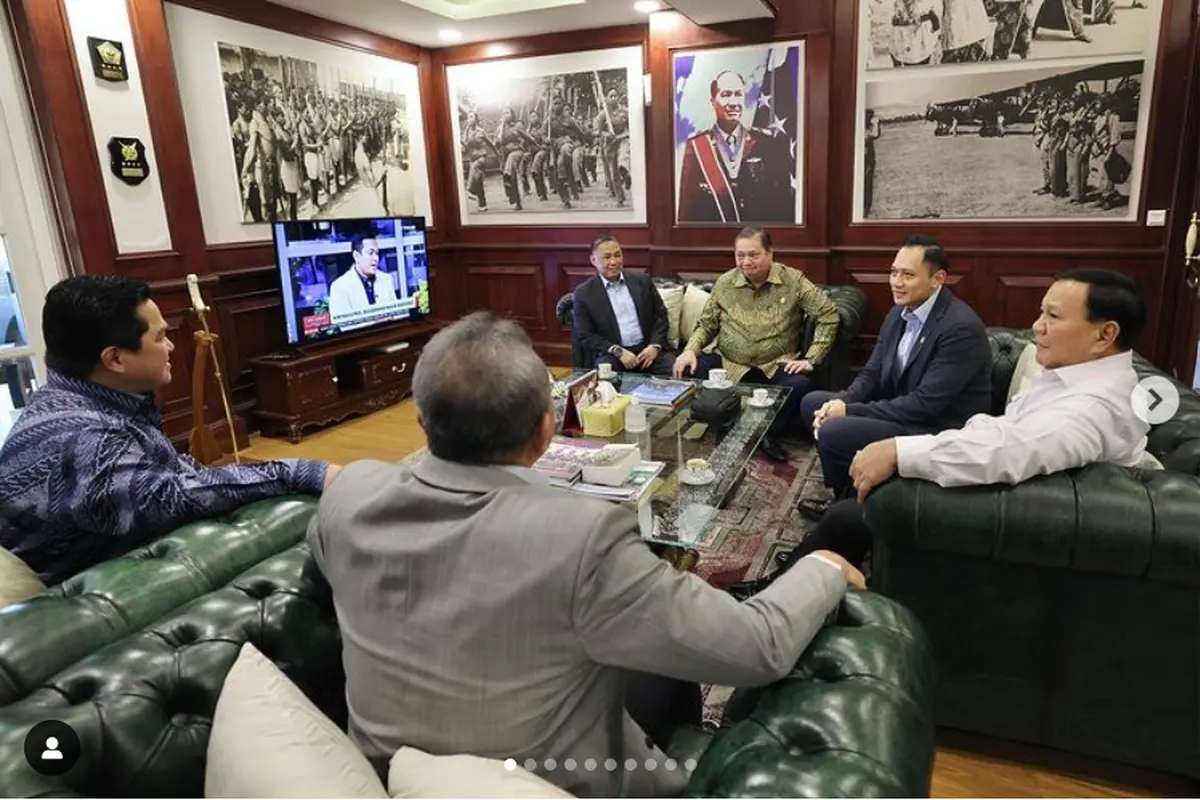 Menteri Pertahanan sekaligus Presiden Terpilih RI, Prabowo Subianto mengumpulkan sejumlah ketua umum (ketum) partai politik (parpol) Koalisi Indonesia Maju (KIM), Kamis (20/6/2024).