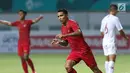 Pemain depan Timnas Indonesia, Alberto Goncalvesmerayakan golnya ke gawangHong Kong pada laga uji coba internasional di Stadion Wibawa Mukti, Cikarang, Selasa (16/10). Laga berakhir imbang 1-1. (Liputan6.com/Helmi Fithriansyah)