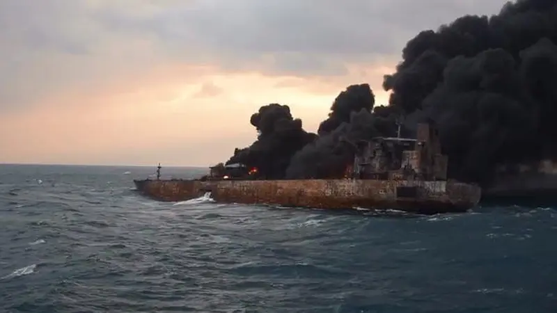 Usai Bertabrakan dan Kebakaran, Kapal Tanker Minyak Iran Tenggelam