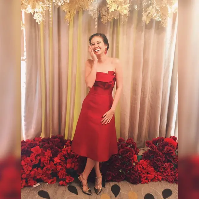 7 Pesona Yuki Kato Kenakan Gaun Mewah Ini Elegan