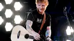Salah satu hal yang paling ditunggu pada konser nanti adalah sosok Ed Sheeran membawakan lagu-lagu kerennya bersama gitar yang selalu menjadi ciri khasnya.(sumber: Liputan6.com/AFP)