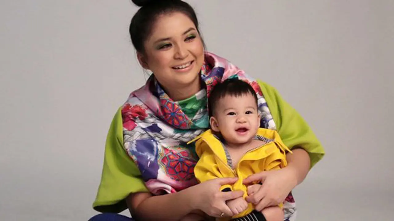 Putri Titian dan buah hatinya/copyright: KapanLagi.com