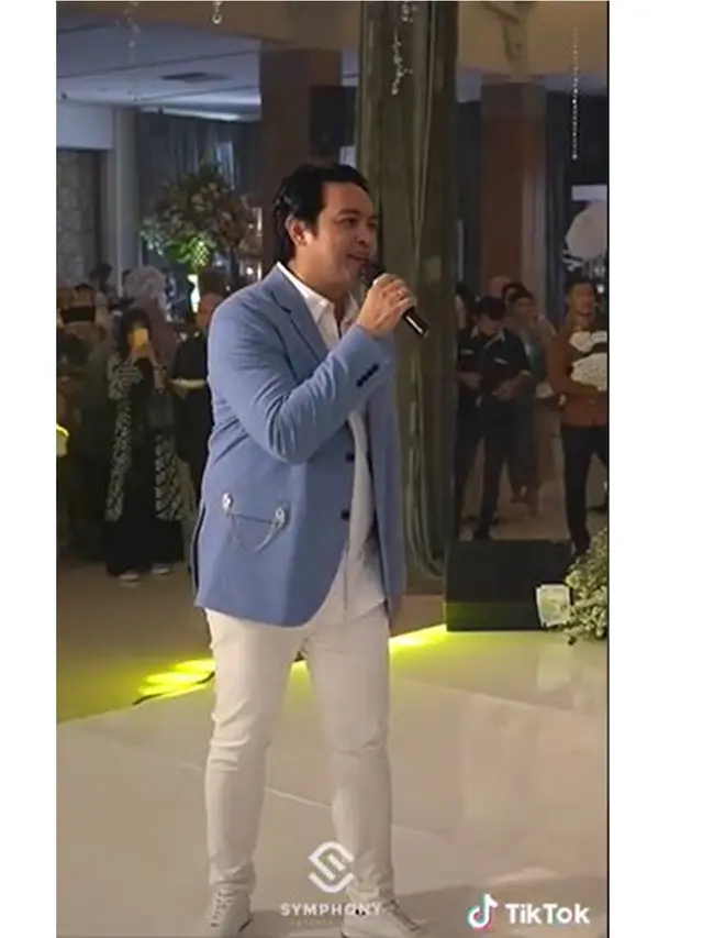 Nyanyi di Acara Pernikahan, Donnie Sibarani Eks Ada Band Bikin Pengantin Nangis