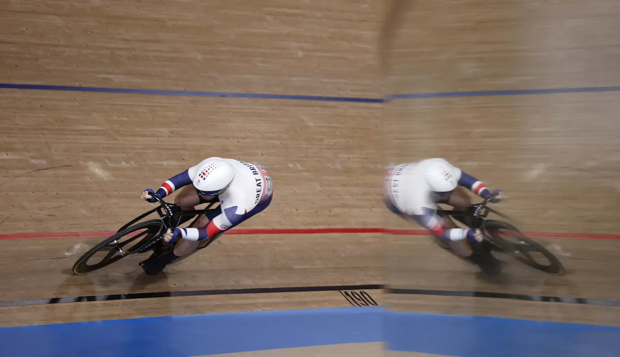 Jason Kenny asal Inggris saat bertanding dalam nomor sepeda lintasan putra pada Olimpiade Tokyo 2020 di Izu Velodrome, Jepang, Sabtu (7/8/2021). (Foto: AFP/Odd Andersen)