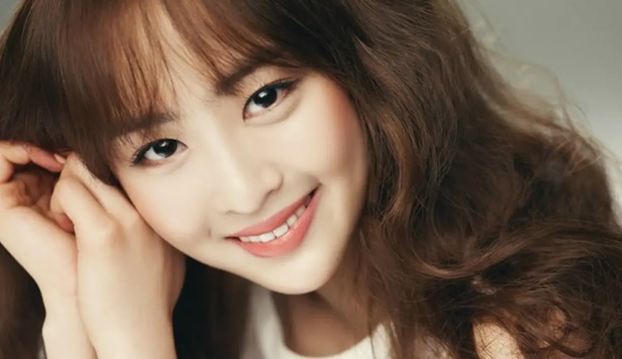 "Awalnya aku merasa takut untuk menjalani diet ekstrem ini. Para member juga melarangku. Jika bertambah 1kg saja ditubuhku, aku langsung berhenti makan," sambungnya. (Koreaboo)