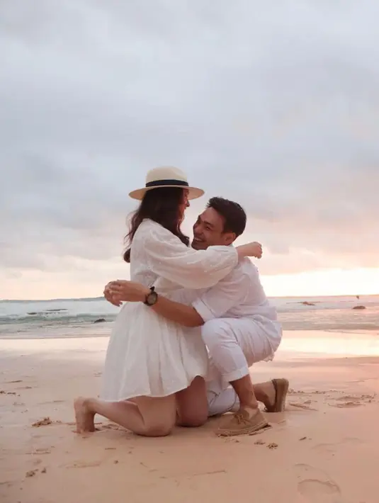 Chelsea Islan dan Rob Clinton (Instagram/elizabethkardinal)