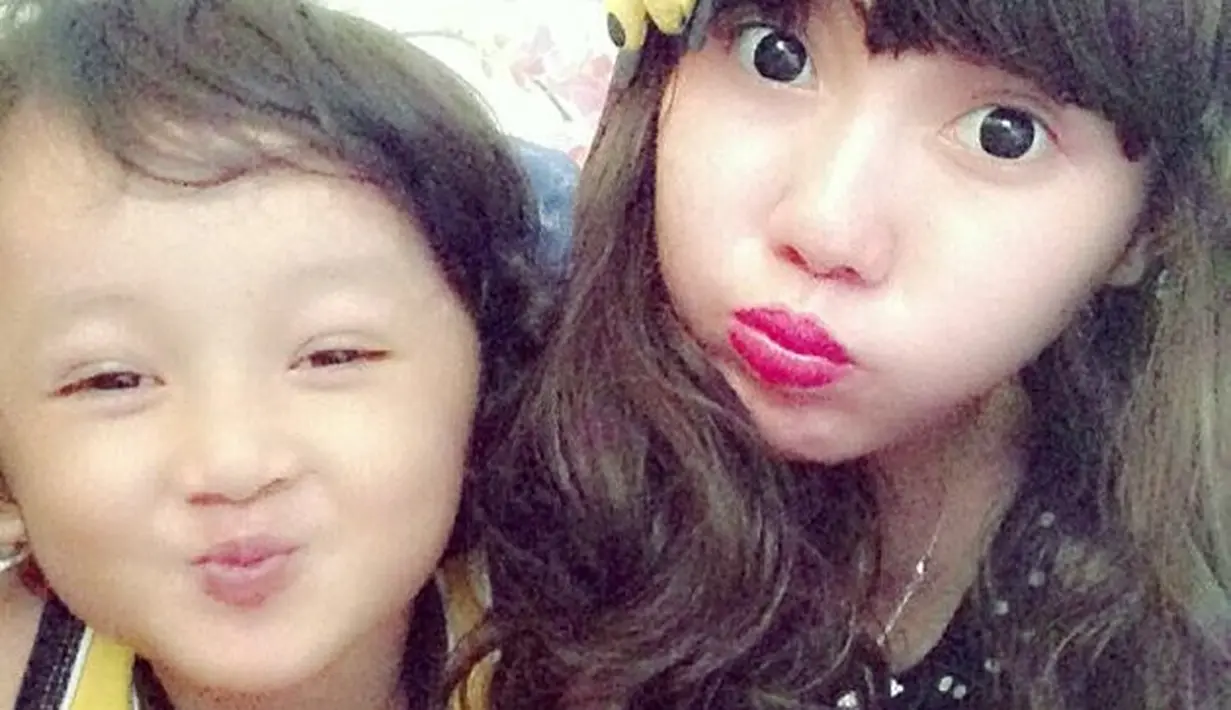 <p>Pemilik nama Maulidia Octavia ini sudah mempunyai wajah yang cantik sejak kecil. Kecantikannya terlihat begitu natural. [Foto: instagram.com/viavallen]</p>