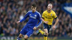 1. Oscar - Sempat membuat geger dengan kepindahan pemain berbakat asal Brazil tersebut. Namun besarnya penawaran dari Shanghai SIPG memang membuat nya bergeming. Oscar mencetak 23 gol di Chelsea dalam dua musim. (AFP/Justin Tallis)