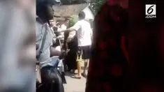Ledakan terjadi di Kelurahan Pogar Kidul, Bangil, Pasuruan, Jawa Timur pada Kamis (5/7/2018). Ledakan membuat sebuah rumah kontrakan di kelurahan tersebut rusak.