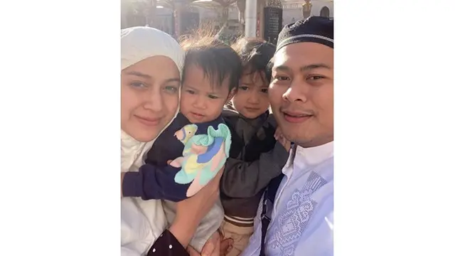 Hamil Anak Ketiga, Ini 6 Momen Kebersamaan Nina Zatulini dengan 'Keluarga Kecilnya'