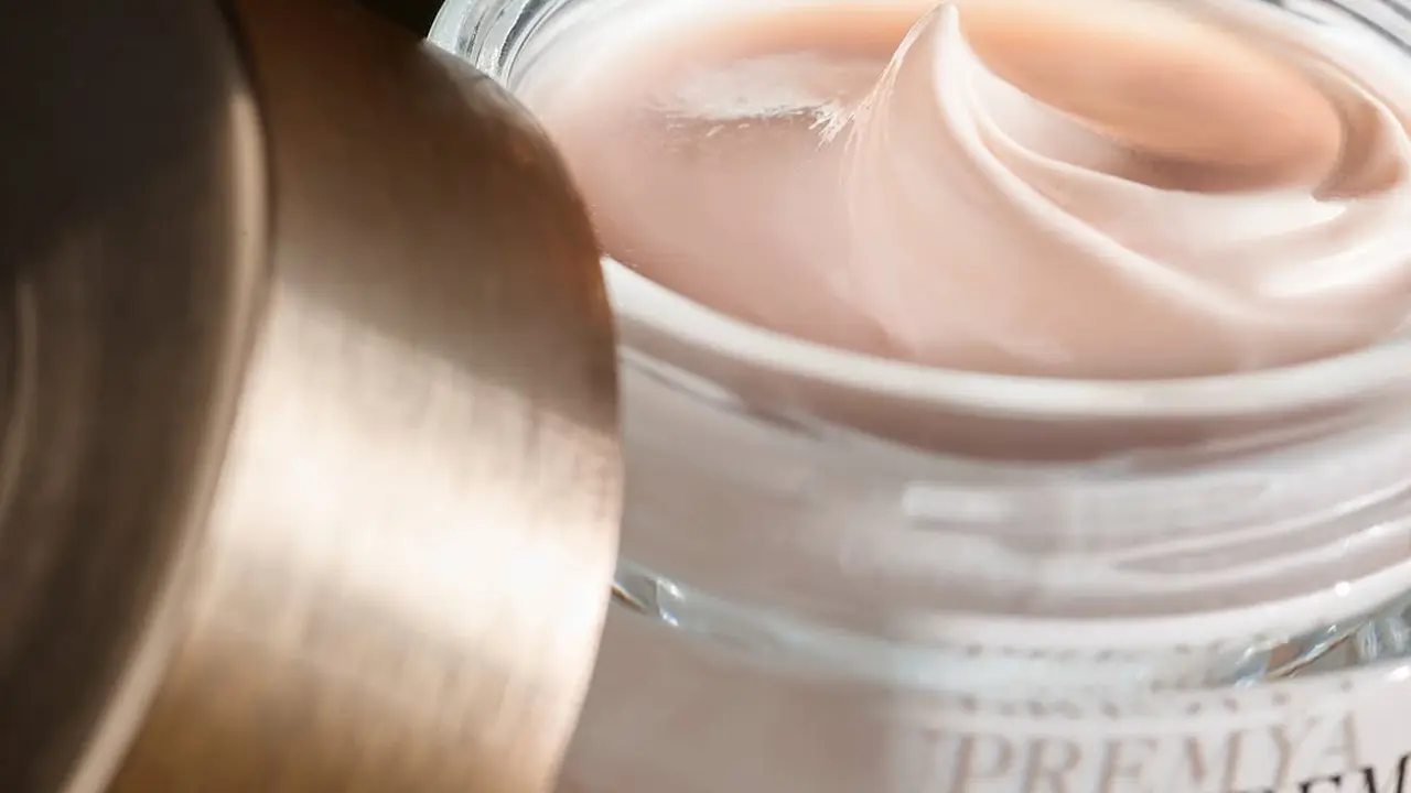 Atasi Kerutan dan Dark Circle Secara Instan dengan Krim Mata Mewah Sisley