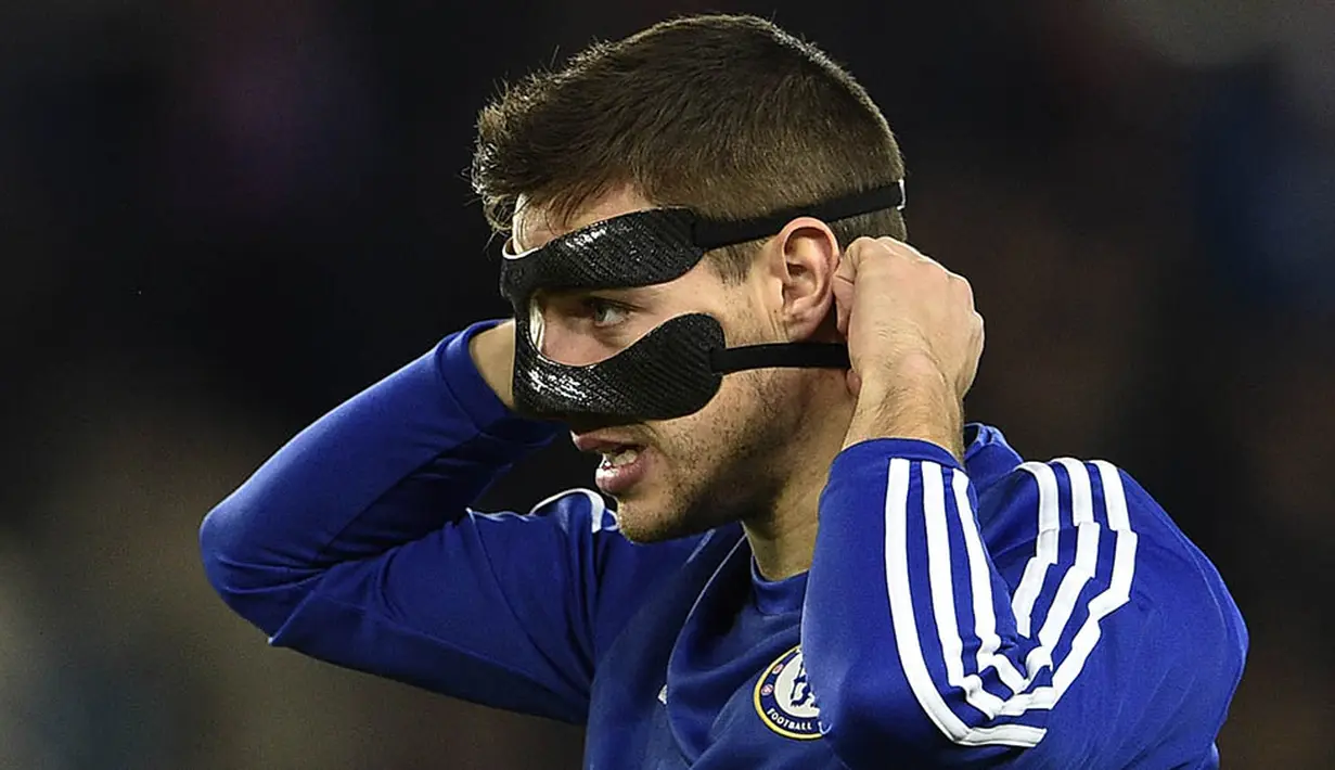 5. Cesar Azpilicueta, diberitakan, AS, bek sayap Chelsea ini menjadi buruan dari Manchester United. Faktor kedekatannya dengan Jose Mourinho diyakini akan menjadi pertimbangan pria Spanyol itu untuk meninggalkan London. (AFP/Franck Fife)