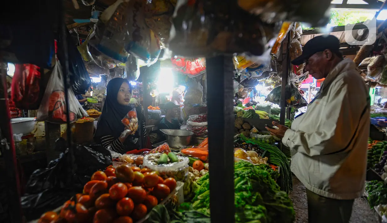 Kenaikan juga terjadi pada bawang merah dan cabai merah keriting. (merdeka.com/Arie Basuki)