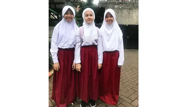 6 Foto Lawas Sandrinna Michelle saat SD, Tampil Berhijab