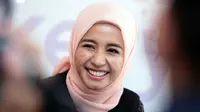 Sudah tak berurusan dengan masa lalu, kini Laudya Cynthia Bella hidup berbahagia dengan sang suami, Engku Emran, dan anak sambungnya, Engku Aleesya. Meski sudah menjadi istri, namun Bella tetap beraktivitas seperti biasa. (Nurwahyunan/Bintang.com)