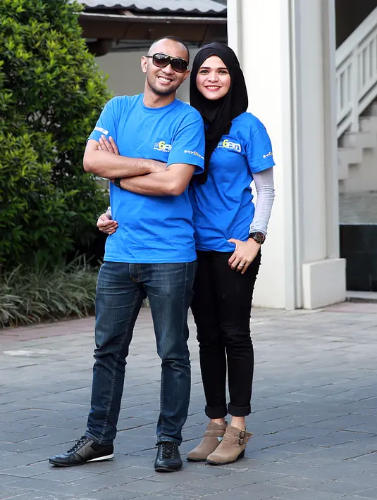 Setelah menyudahi hubungan dengan Ayu Ting Ting, Ia berjodoh dengan sahabat lamanya sendiri, namanya Rosmanizar. (Deki Prayoga/Bintang.com)