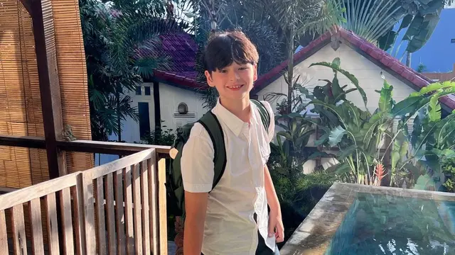 Anak Artis Pakai Seragam
