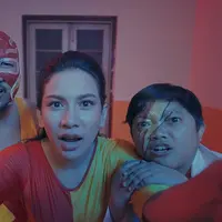 Potongan film "Tim Pegulat" yang disutradarai Kunto Aji, Sal Priadi dan Surya Penny dalam Collabonation Series 3.0. (Foto: Istimewa)