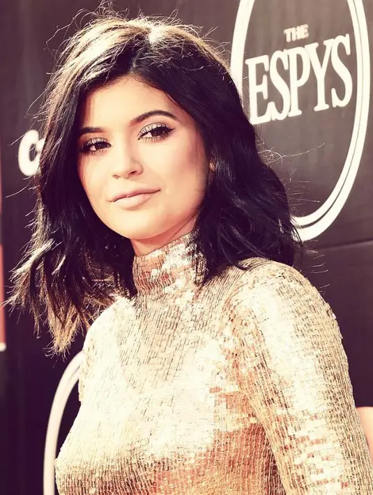 “Sebenarnya tidak ada satupun yang salah, baik aku dan T (Tyga). Dia (Tyga) dan aku akan selalu, selalu memiliki hubungan,” ujar Kylie. (AFP/Jason Merritt)