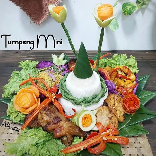 Resep tumpeng mini nasi putih. (dok. Cookpad @atika7218)